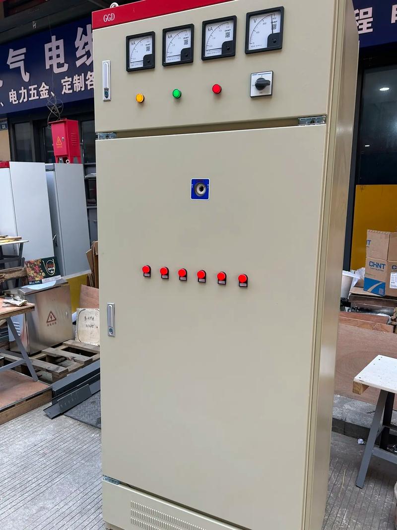 客戶定制主進(jìn)開(kāi)關(guān)2000a的ggd柜,安裝調(diào)試完畢,順利交